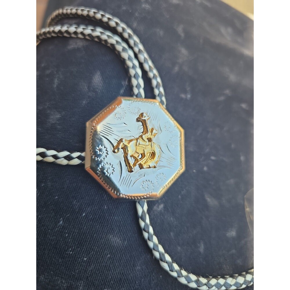 Vintage Western 3-D Cowboy Rodeo Rider BOLO Tie Etched Silver Tone Octagon Shape